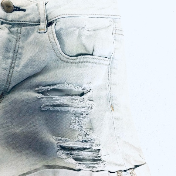 AMERICAN EAGLE DISTRESSED SHORTS SIZE 4 - Picture 4 of 7
